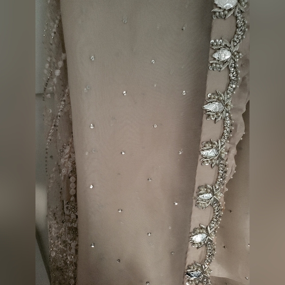 INDIAN BRIDAL OUTFIT - Picture 14 of 14